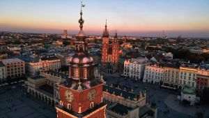 Politico: Candidatul independent Lukasz Gibala a câştigat primul tur al alegerilor pentru primăria Cracoviei